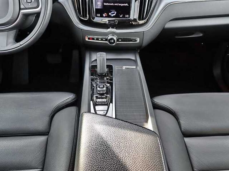 Volvo XC60 B4 Benziner Geartronic Momentum Pro Navi digitales Cockpit LED ACC El. Heckklapp