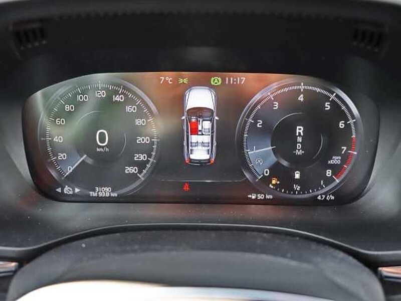 Volvo XC60 B4 Benziner Geartronic Momentum Pro Navi digitales Cockpit LED ACC El. Heckklapp