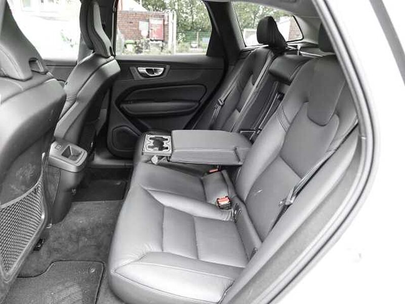 Volvo XC60 Plus Dark 2WD B4 Diesel EU6d digitales Cockpit Memory Sitze Soundsystem HarmanKa