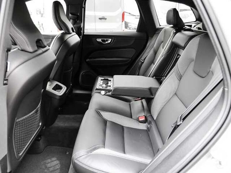 Volvo XC60 Plus Dark AWD B4 Diesel EU6d Allrad Leder digitales Cockpit Memory Sitze Soundsy