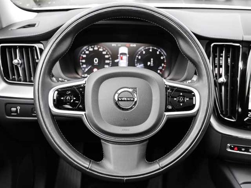 Volvo XC60 Inscription AWD B5 Benzin EU6d Allrad StandHZG AHK Navi Leder digitales Cockpit