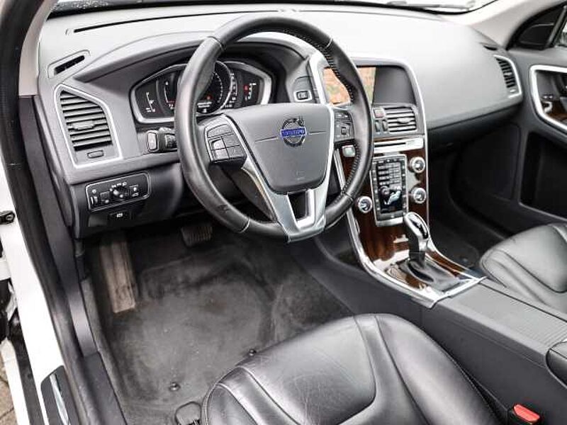 Volvo XC60 Summum AWD D4 DPF LEDER AHK Allrad StandHZG Navi digitales Cockpit Memory Sitze