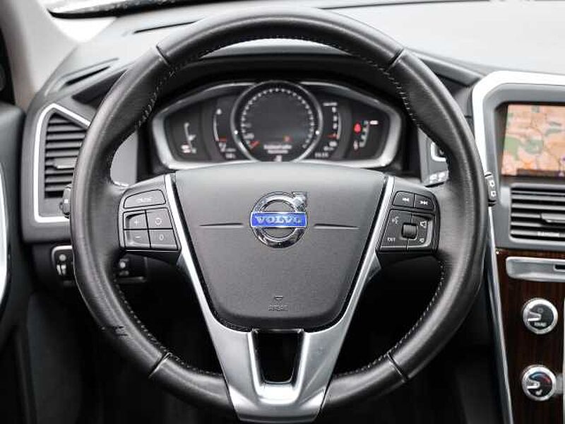 Volvo XC60 Summum AWD D4 DPF LEDER AHK Allrad StandHZG Navi digitales Cockpit Memory Sitze