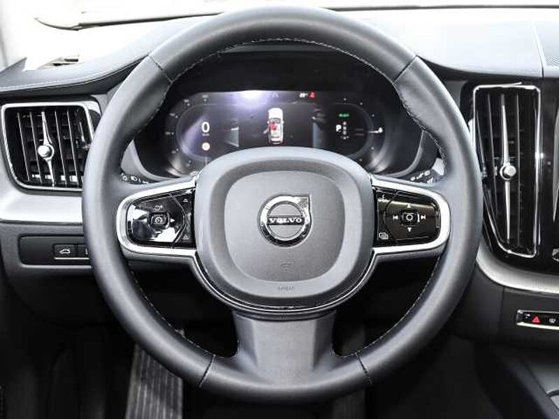 Volvo XC60 Ultimate Dark Recharge Plug-In Hybrid AWD T8 Twin Engine EU6d Allrad HUD StandHZ