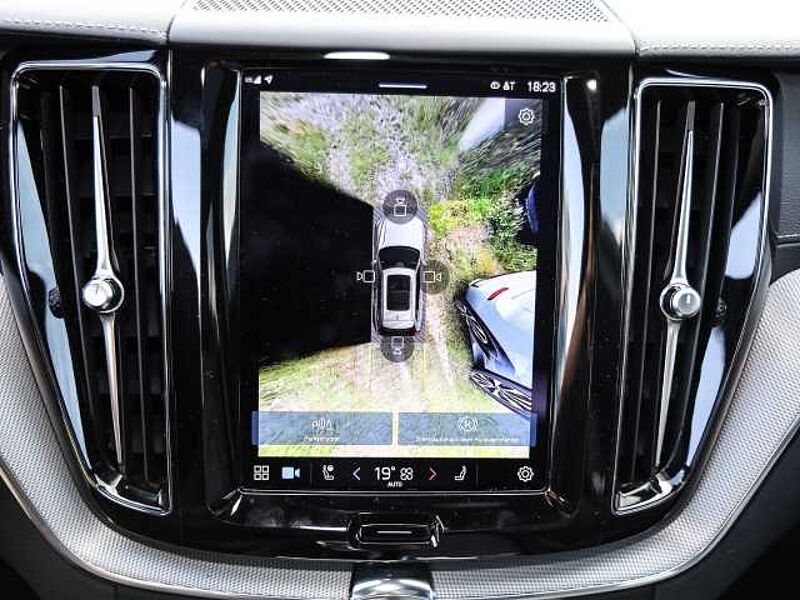 Volvo XC60 Ultimate Dark Recharge Plug-In Hybrid AWD T8 Twin Engine EU6d Allrad HUD StandHZ