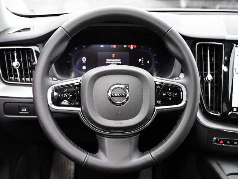 Volvo XC60 Plus Dark 2WD B4 Diesel EU6d digitales Cockpit Memory Sitze Soundsystem HarmanKa