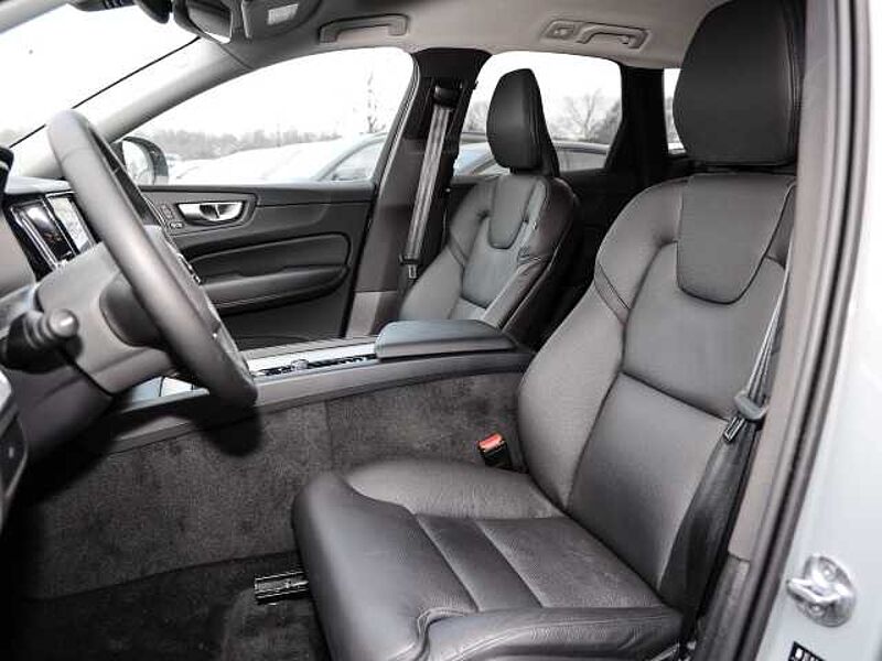 Volvo XC60 Plus Dark 2WD B4 Diesel EU6d digitales Cockpit Memory Sitze Soundsystem HarmanKa