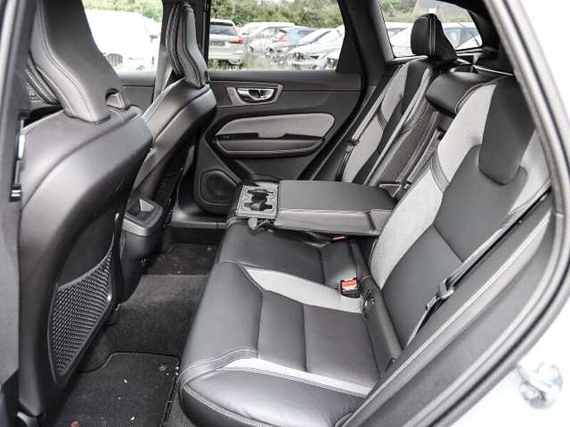 Volvo XC60 Plus Dark AWD B5 Benzin EU6d Allrad Leder digitales Cockpit Memory Sitze Soundsy