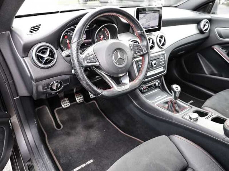 Mercedes-Benz CLA 200 EU6d-T Sportpaket El. Panodach Navi LED Klimaautom Fahrerprofil