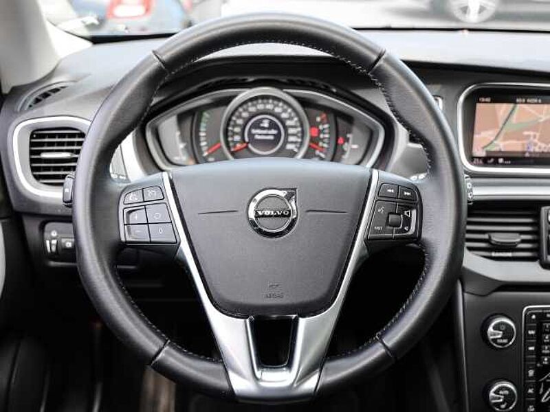 Volvo V40 Momentum T2 2.0 EU6d-T Navi Soundsystem LED Sperrdiff. Mehrzonenklima SHZ Keyles