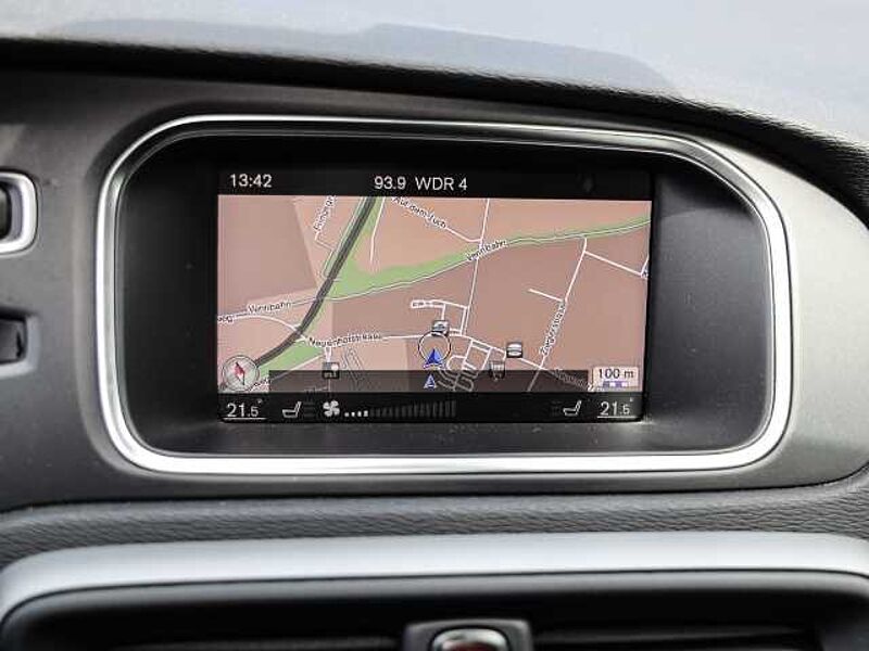 Volvo V40 Momentum T2 2.0 EU6d-T Navi Soundsystem LED Sperrdiff. Mehrzonenklima SHZ Keyles