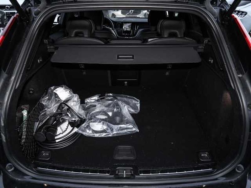 Volvo XC60 Plus Dark Recharge Plug-In Hybrid AWD T8 Twin Engine EU6d Allrad StandHZG digita