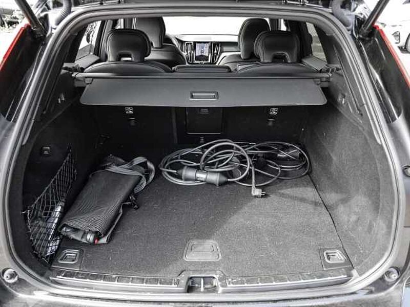 Volvo XC60 Plus Dark Recharge Plug-In Hybrid AWD T6 Twin Engine EU6d Allrad StandHZG digita