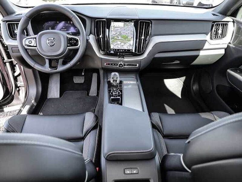 Volvo XC60 Plus Dark Recharge Plug-In Hybrid AWD T8 Twin Engine EU6d Allrad StandHZG digita