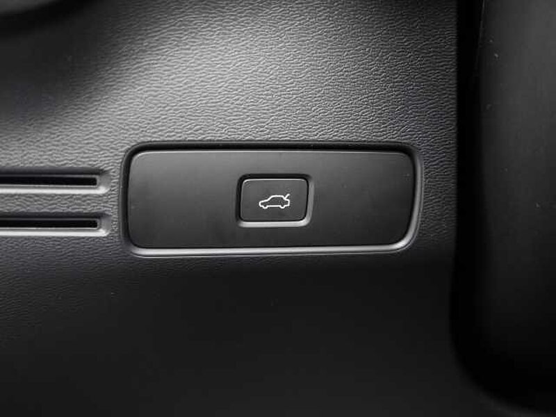 Volvo XC40 Core 2WD B3 EU6d Navi digitales Cockpit Soundsystem LED Scheinwerferreg. El. Hec