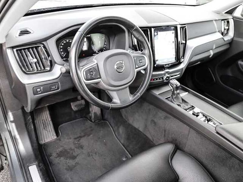 Volvo XC60 Momentum Pro 2WD D4 EU6d-T Navi Leder digitales Cockpit Soundsystem LED Scheinwe