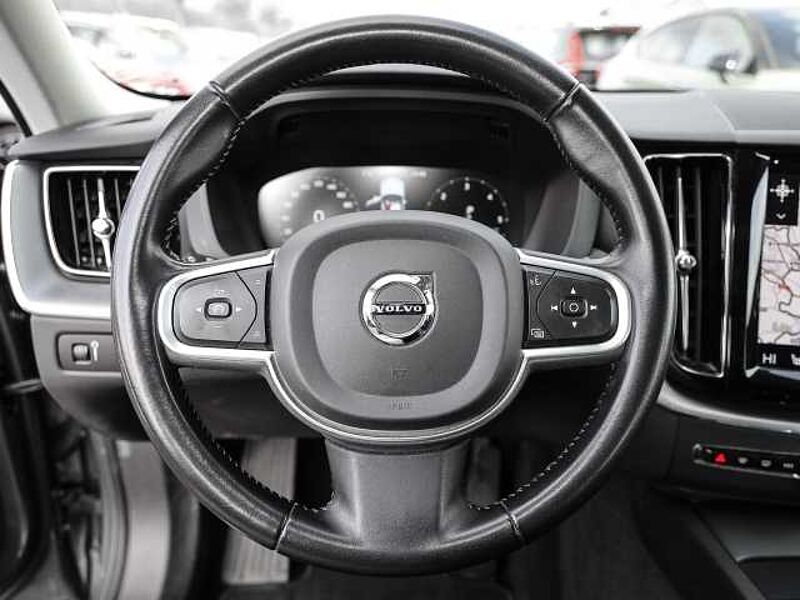 Volvo XC60 Momentum Pro 2WD D4 EU6d-T Navi Leder digitales Cockpit Soundsystem LED Scheinwe