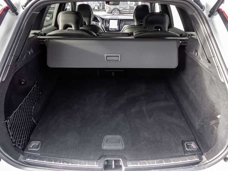 Volvo XC60 Plus Dark 2WD B4 Benzin EU6d StandHZG Leder digitales Cockpit Memory Sitze Sound