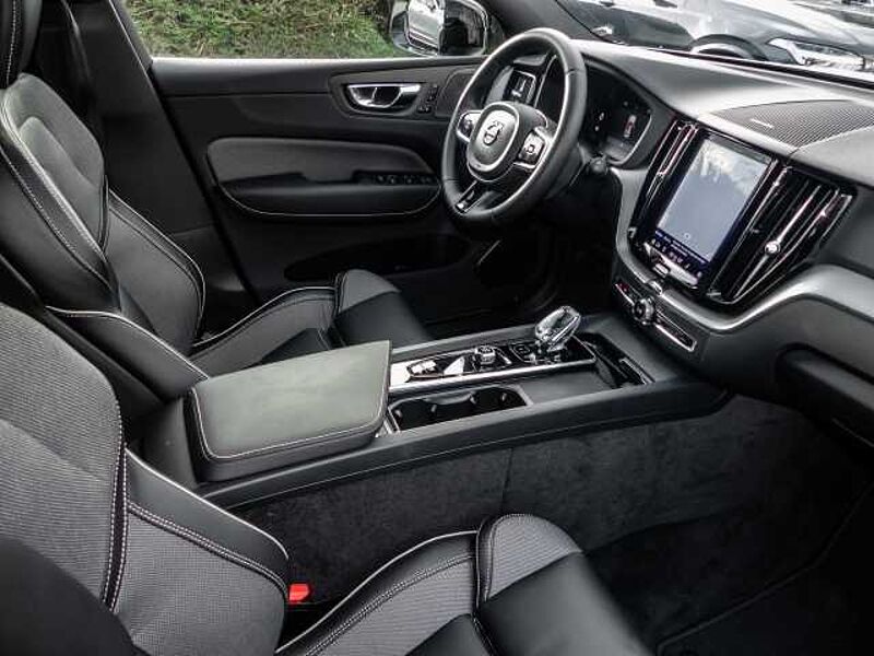 Volvo XC60 Plus Dark 2WD B4 Benzin EU6d StandHZG Leder digitales Cockpit Memory Sitze Sound