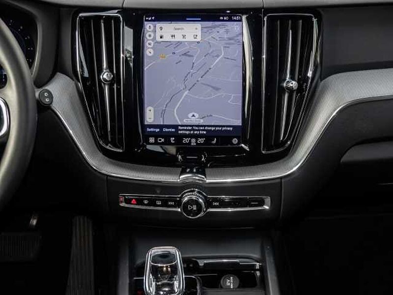 Volvo XC60 Plus Dark 2WD B4 Benzin EU6d StandHZG Leder digitales Cockpit Memory Sitze Sound