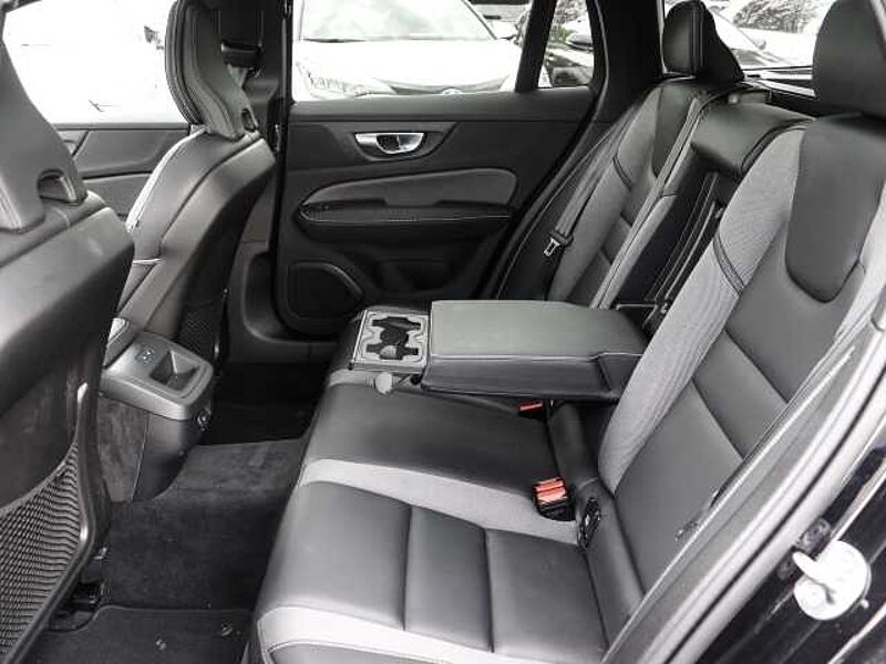 Volvo V60 Kombi Plus Dark B4 Diesel EU6d StandHZG Leder digitales Cockpit Memory Sitze Sou