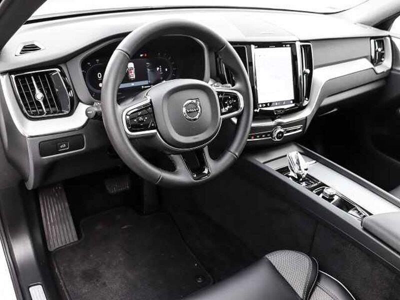 Volvo XC60 Plus Dark 2WD B4 Benzin EU6d StandHZG Leder digitales Cockpit Memory Sitze Sound