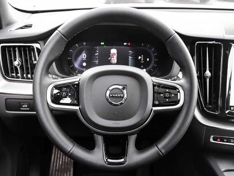 Volvo XC60 Plus Dark 2WD B4 Benzin EU6d StandHZG Leder digitales Cockpit Memory Sitze Sound