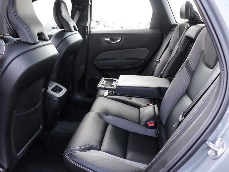 Volvo XC60 Plus Dark 2WD B4 Benzin EU6d StandHZG Leder digitales Cockpit Memory Sitze Sound