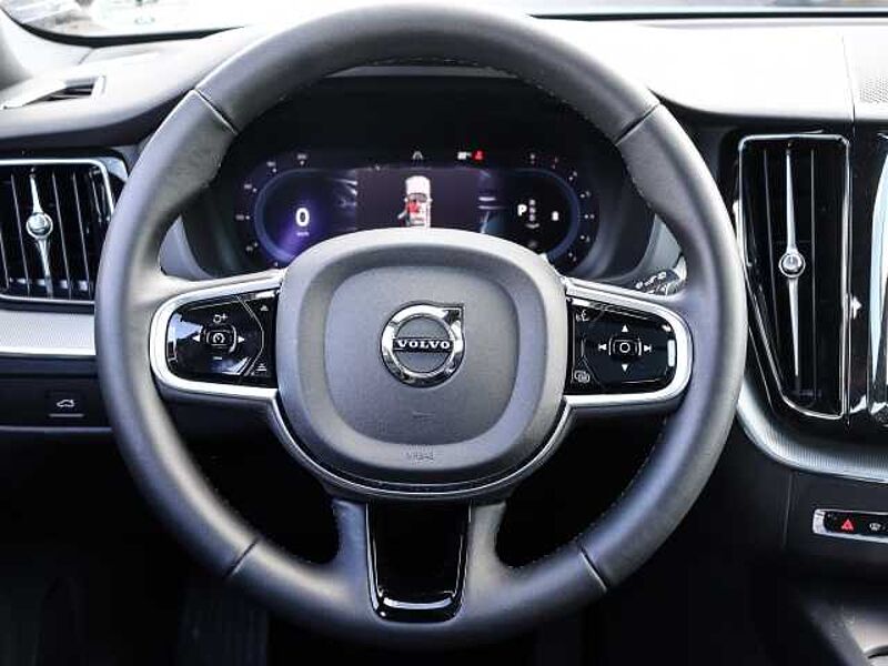 Volvo XC60 Plus Dark 2WD B4 Benzin EU6d StandHZG Leder digitales Cockpit Memory Sitze Sound