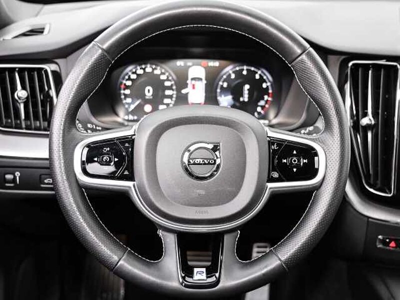 Volvo XC60 R Design 2WD T5 EU6d-T Navi digitales Cockpit Soundsystem LED Kurvenlicht Schein