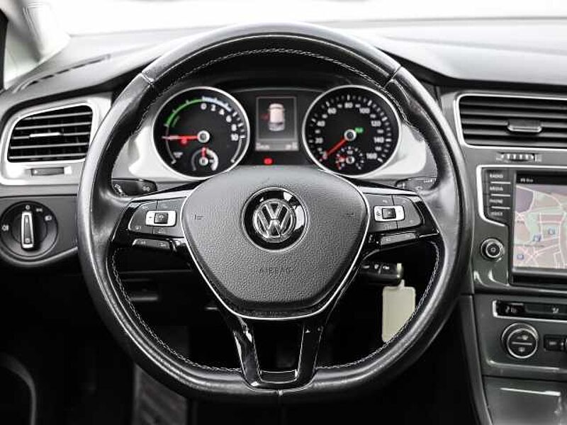 Volkswagen Golf VII e- Navi LED Scheinwerferreg. ACC 2-Zonen-Klimaautom Klimaautom Fahrerprofil