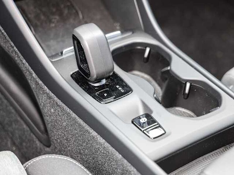 Volvo XC40 Core Recharge Plug-In Hybrid 2WD T4 Twin Engine EU6d StandHZG digitales Cockpit