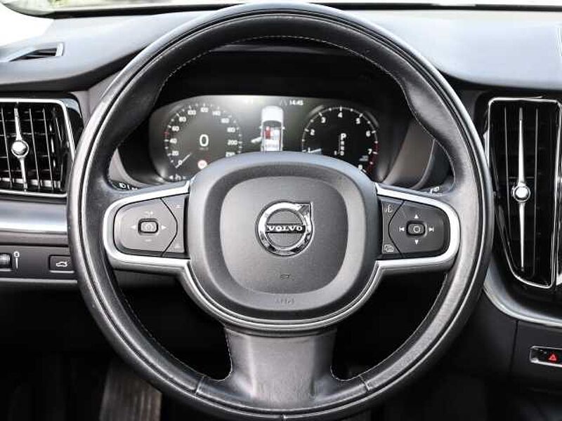 Volvo XC60 Momentum 2WD T5 EU6d-T StandHZG Panorama Navi Leder digitales Cockpit Soundsyste