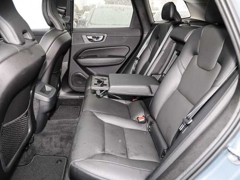 Volvo XC60 Plus Dark 2WD B4 Benzin EU6d AHK digitales Cockpit Memory Sitze Soundsystem Harm