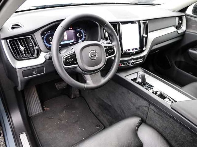 Volvo XC60 Plus Dark 2WD B4 Benzin EU6d AHK digitales Cockpit Memory Sitze Soundsystem Harm