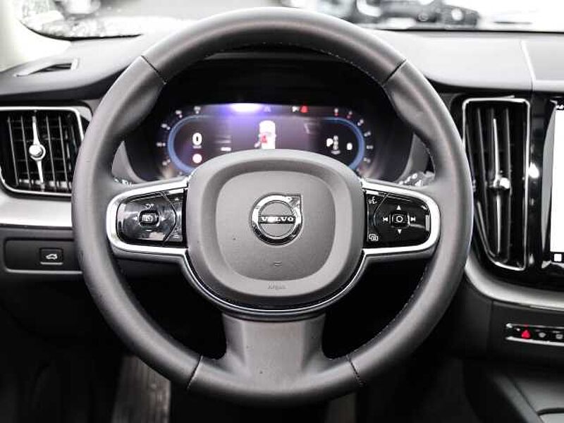 Volvo XC60 Plus Dark 2WD B4 Benzin EU6d AHK digitales Cockpit Memory Sitze Soundsystem Harm