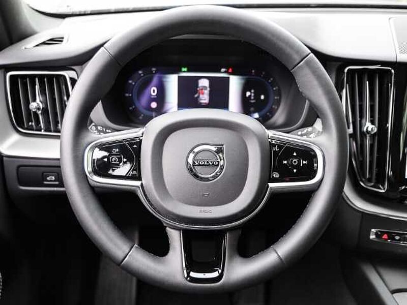 Volvo XC60 Plus Dark 2WD B4 Benzin EU6d StandHZG Leder digitales Cockpit Memory Sitze Sound