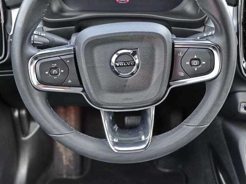 Volvo XC40 Core 2WD B3 EU6d Navi digitales Cockpit Soundsystem LED Scheinwerferreg. El. Hec