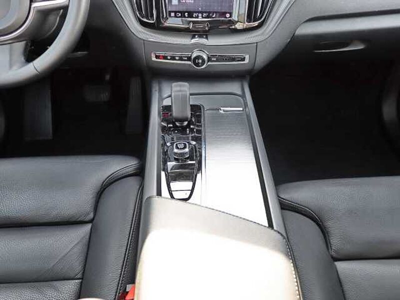 Volvo XC60 Plus Bright 2WD B4 Benzin EU6d digitales Cockpit Memory Sitze Soundsystem 360 Ka