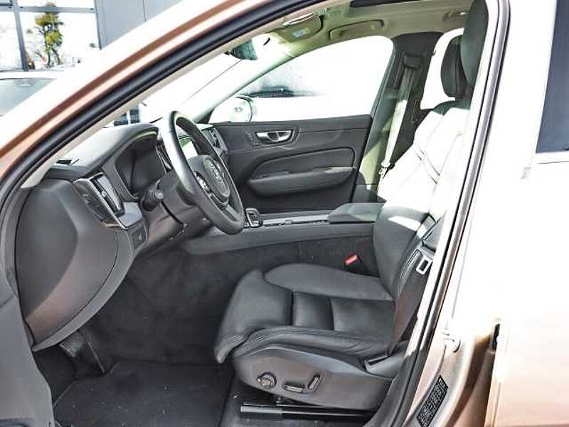 Volvo XC60 Plus Bright 2WD B4 Benzin EU6d digitales Cockpit Memory Sitze Soundsystem 360 Ka