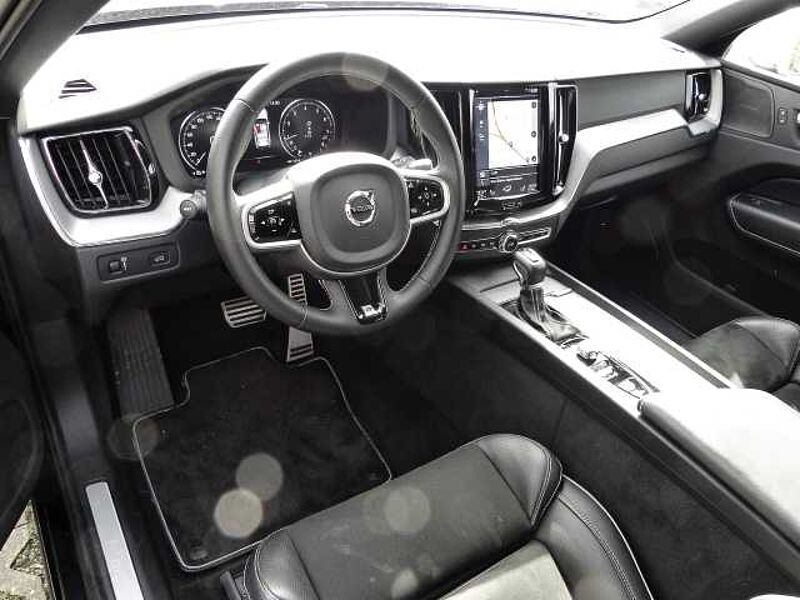 Volvo XC60 R Design 2WD T5 EU6d-T Navi digitales Cockpit Soundsystem HarmanKardon LED Kurve