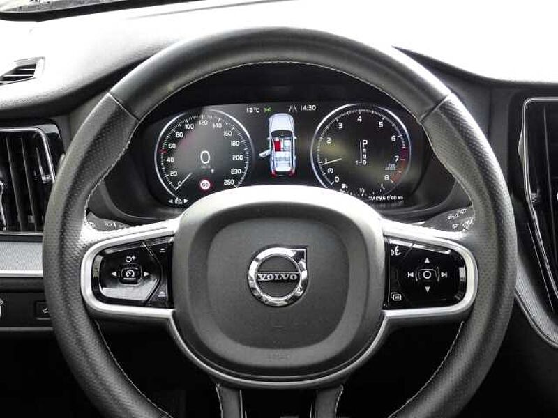 Volvo XC60 R Design 2WD T5 EU6d-T Navi digitales Cockpit Soundsystem HarmanKardon LED Kurve