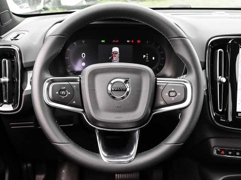 Volvo XC40 Plus Dark 2WD B3 EU6d Navi digitales Cockpit Memory Sitze Soundsystem HarmanKard