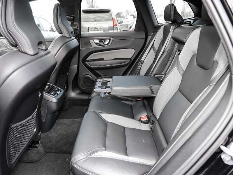 Volvo XC60 Ultimate Dark AWD B5 Benzin EU6d Allrad HUD StandHZG Leder digitales Cockpit Mem